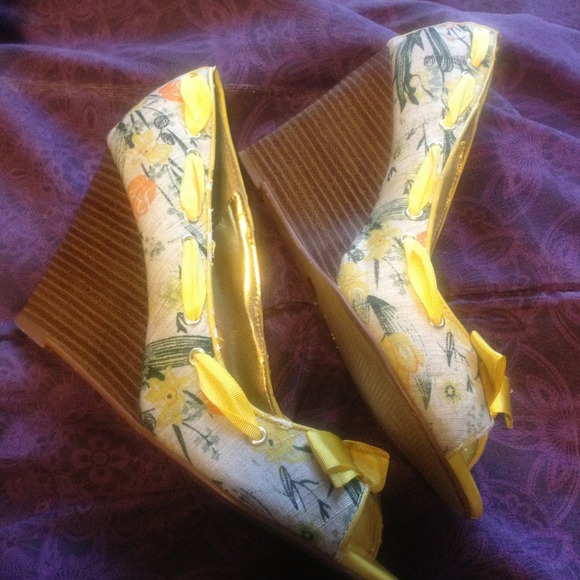 💕Wedges💕 - Picture 2 of 4