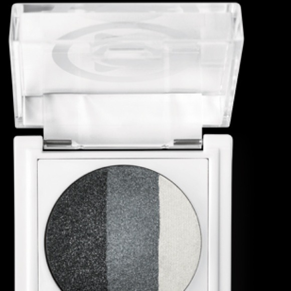 New release baked trio eye shadow - tuxedo