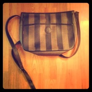 🌟Bundled🌟@lisaoliver vintage FENDI crossbody bag