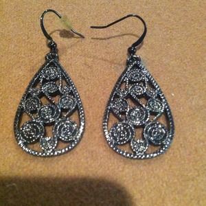 NWOT BLACK METAL EARRINGS