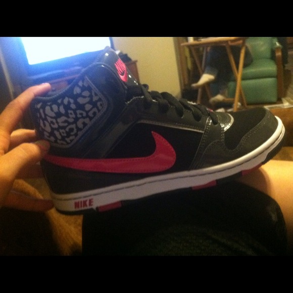 👍👍SOLD👍👍Pink nike cheetah print - Picture 1 of 1