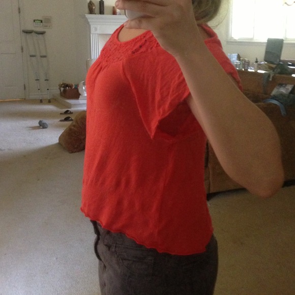Red-Orange Top - Picture 4 of 4
