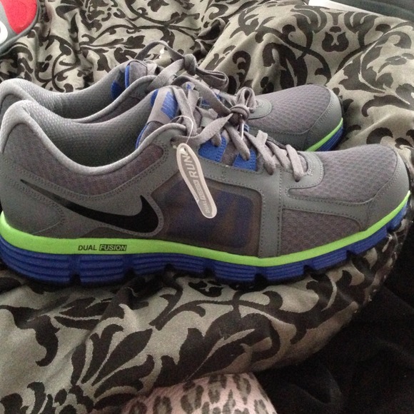 SOLD!!!!!!!Mens NWT Nike dual fusion runners