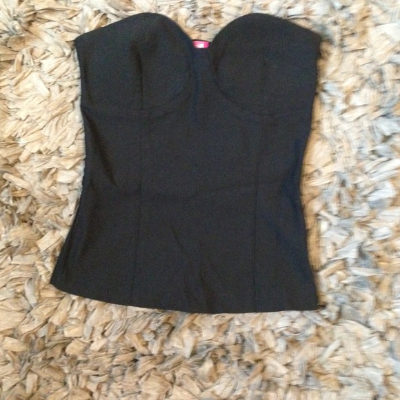 ❌SOLD❌Black strapless tank