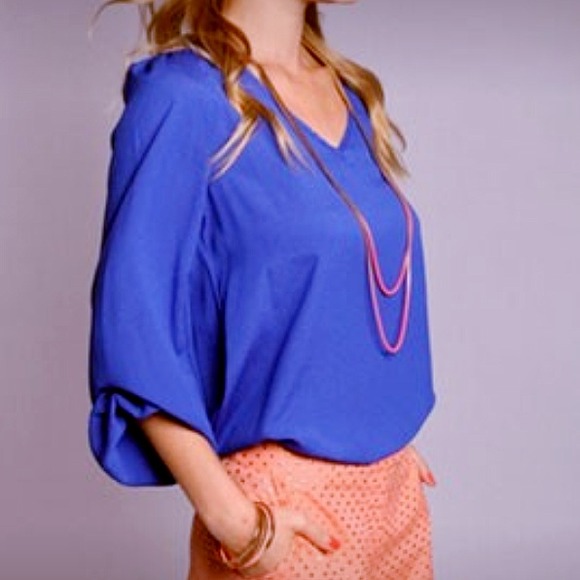 Tops - SOLD🎉2X HOST PICK🎉Beautiful top with detail