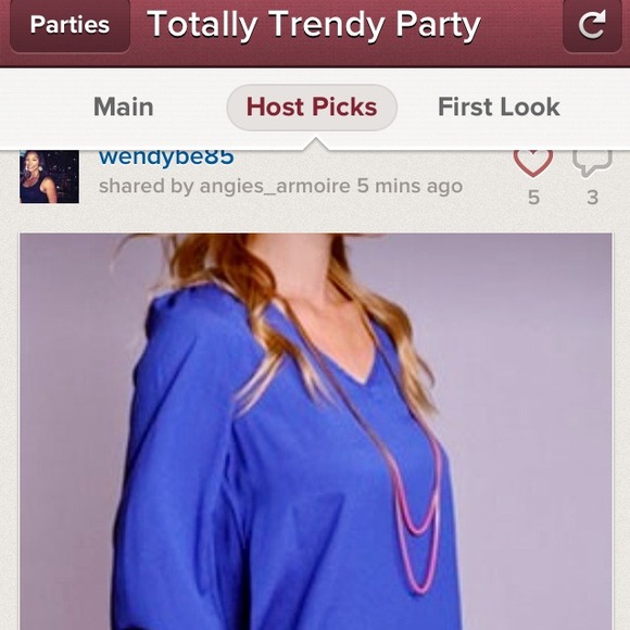 SOLD🎉2X HOST PICK🎉Beautiful top with detail - Picture 4 of 4