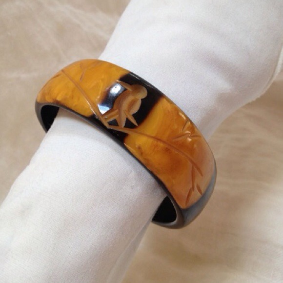 Bakelite vintage bangles