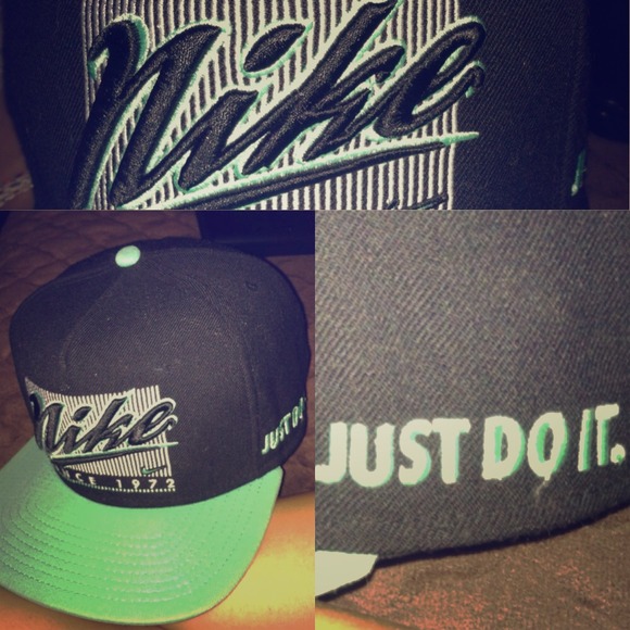 Nike Accessories - Nike SnapBack