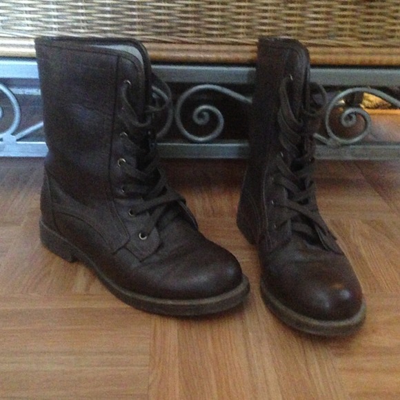 ❗LOWERED PRICE❗Brown combat boots. Fold over top.