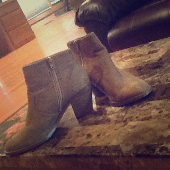 Brown ankle zip up boots***sold***