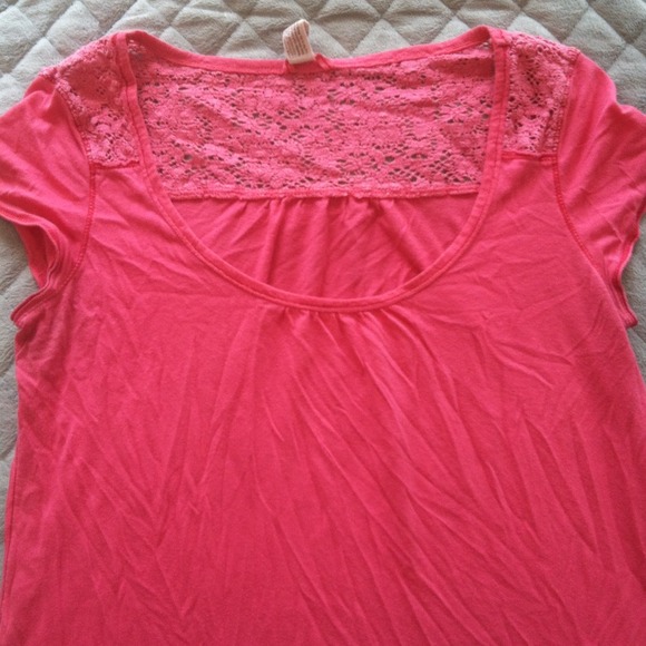 Pink crocheted back Hollister top