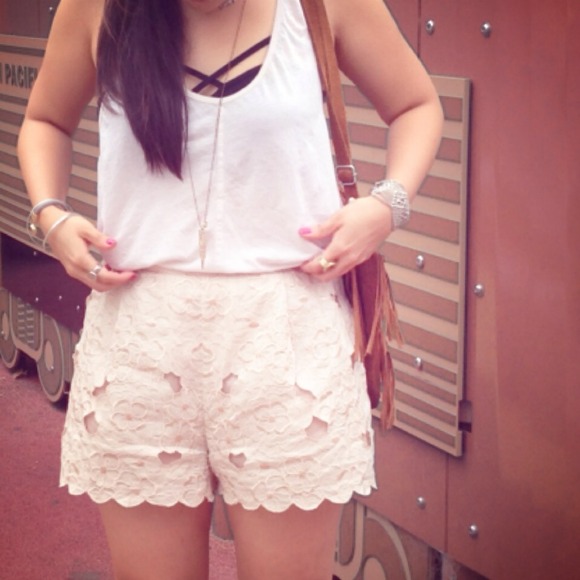 🎀Reserved pinklipstick07🎀HM Embroidered Shorts