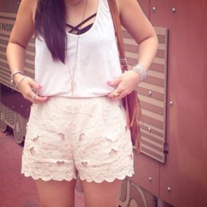 🎀Reserved pinklipstick07🎀HM Embroidered Shorts