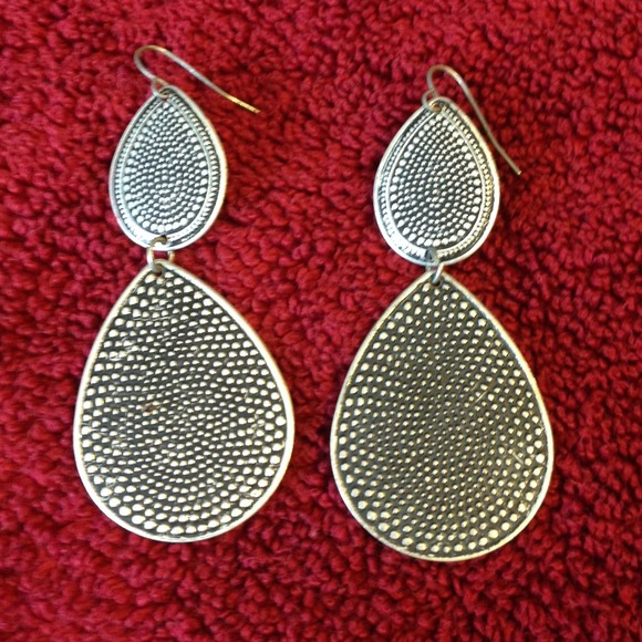 🚫SOLD🚫.................Earrings - Picture 1 of 2