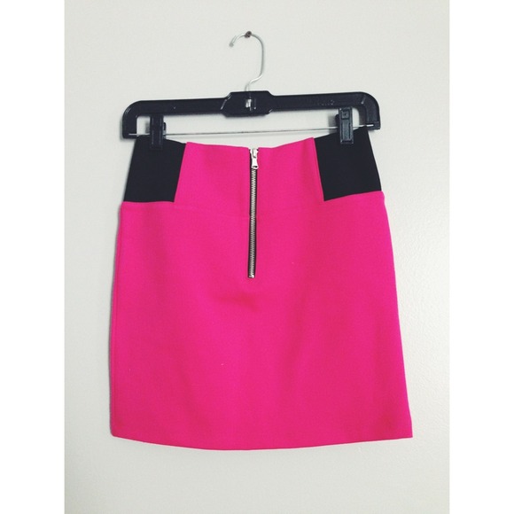 ❌SOLD❌Hot pink body con skirt 💋 - Picture 2 of 3