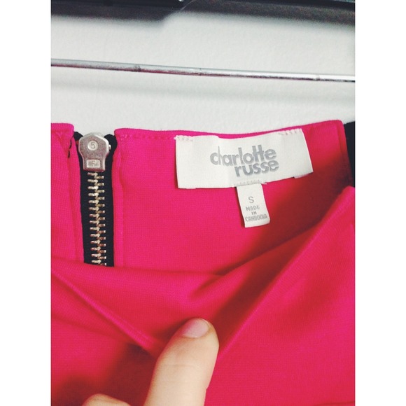 ❌SOLD❌Hot pink body con skirt 💋 - Picture 3 of 3