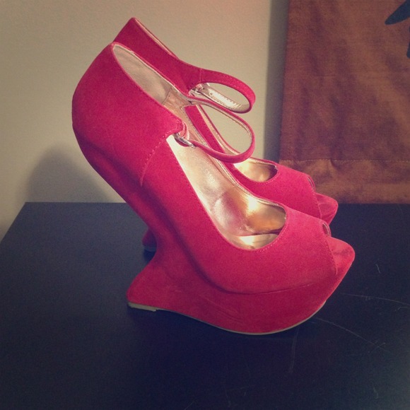SOLD 💥 Sexy red suede backless heels with strap!