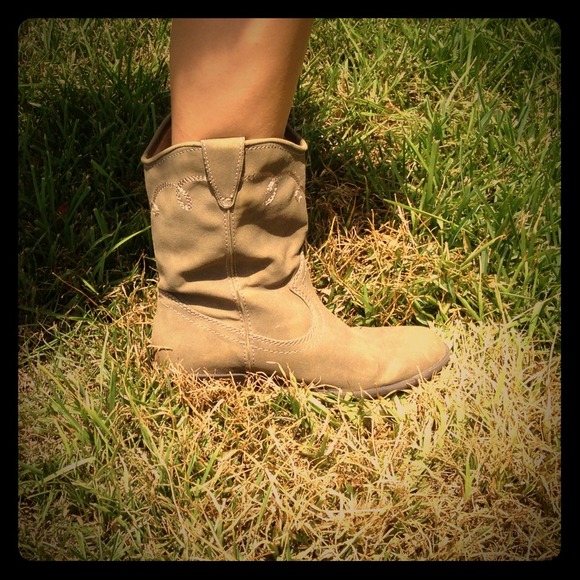 Grey short cowboy boots