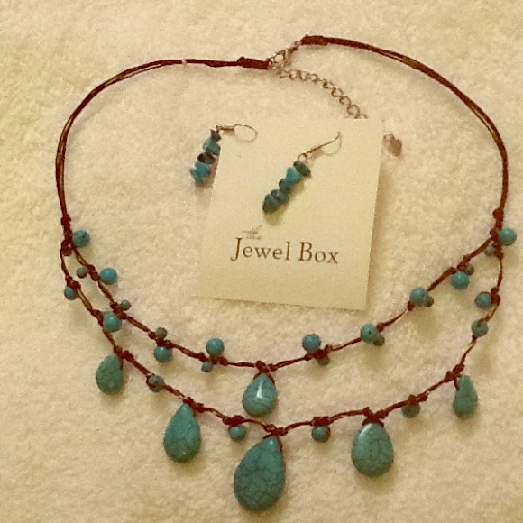 Turquoise necklace and earrings.