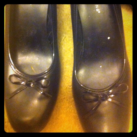 Black "predictions" heels.