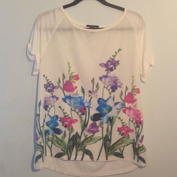 White floral top 🌸🌺