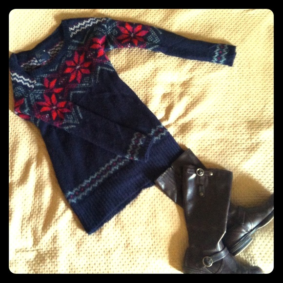 SOLD IN BUNDLE. American Eagle sweater