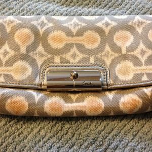 🚫SOLD🚫............................Coach wristlet