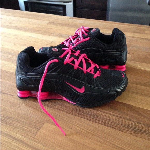 Nike Shoes - Black and Hot Pink Nike turbo 3.2 wmns shoe sz 7.5