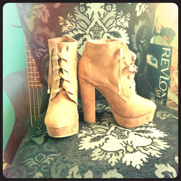 Cute Brown Suede Litas