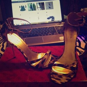 Guess by Marciano sz. 7.5M