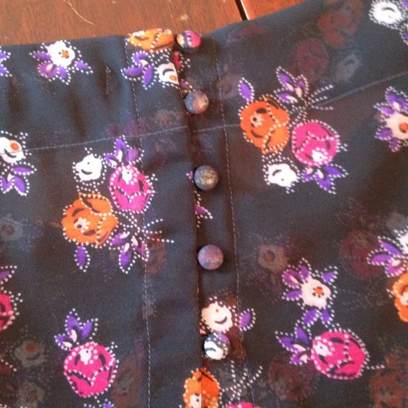 Chic top from AE size large - Picture 2 of 4