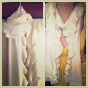White ruffle scarf