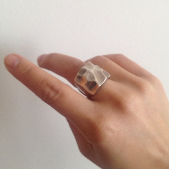 SOLD ‼️ $5 SALE ‼️ BANANA REPUBLIC silver ring