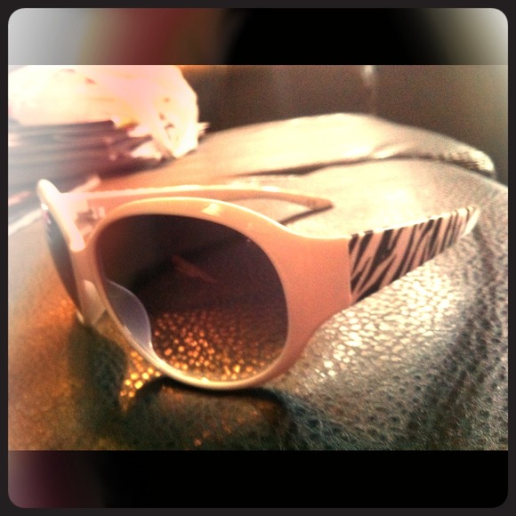 White and zebra print sunglasses - Picture 1 of 1