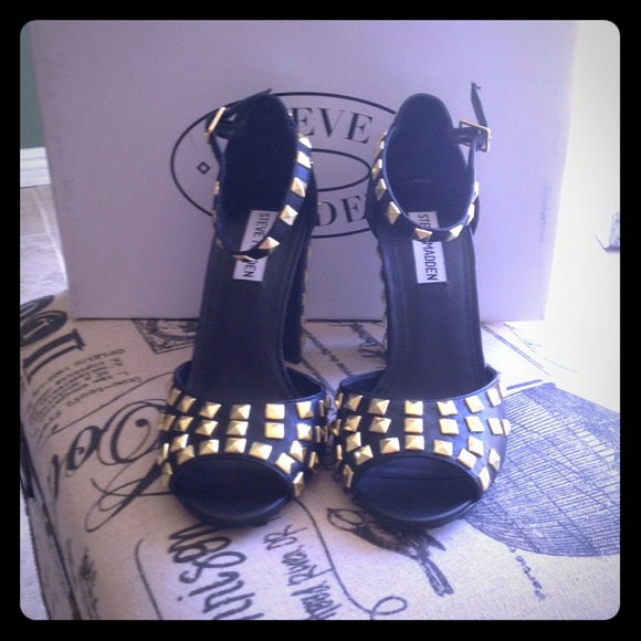 Brand New Steve Madden Studded Heels sz 6.5
