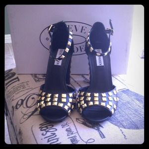 Brand New Steve Madden Studded Heels sz 6.5