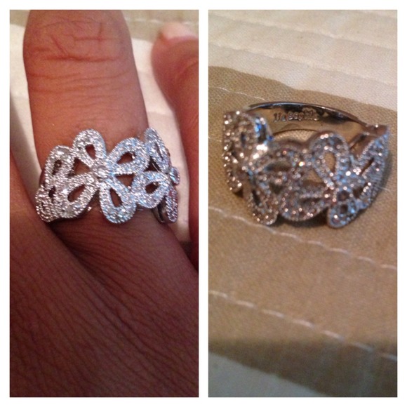 Lia Sophia Accessories - Lia Sophia ring