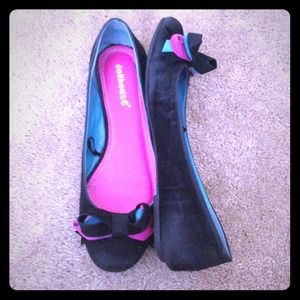 Black Dollhouse Flats with pink and blue bow.
