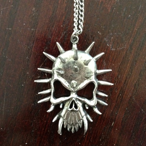Spike skull necklace