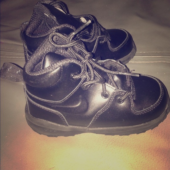 SOLD Toddler Nike boots/sneaker size 8c - Picture 1 of 3