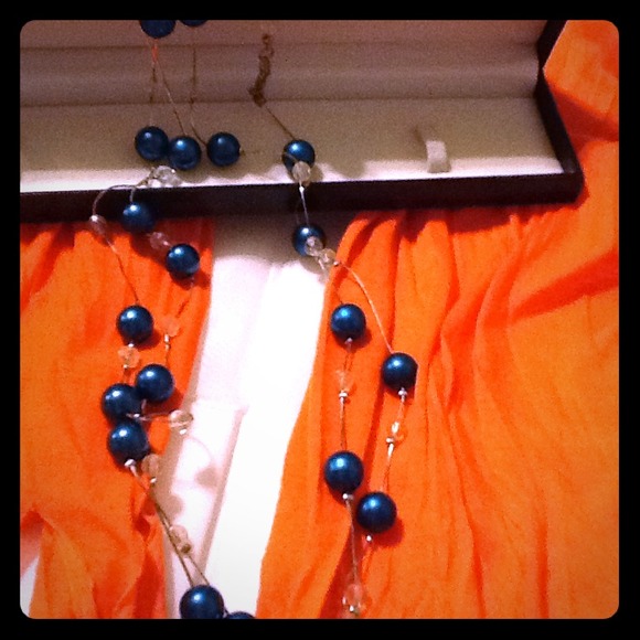 W fashion necklace