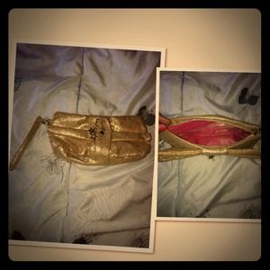 Gold clutch