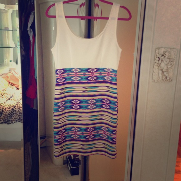✂REDUCED✂ Mini dress with back oval cut out