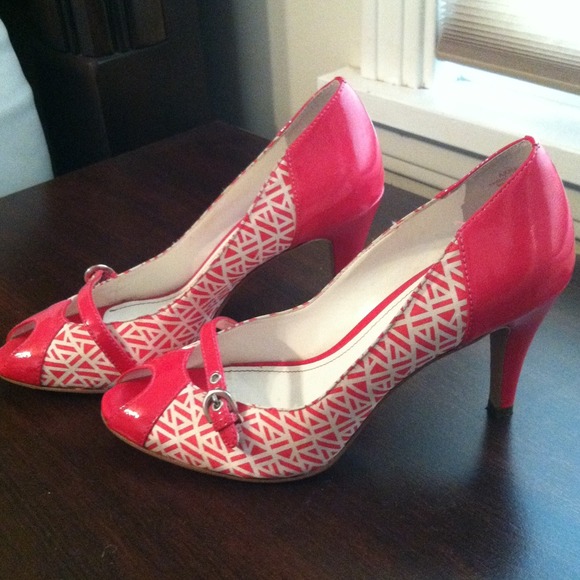Pink Anne Klein peep toes!