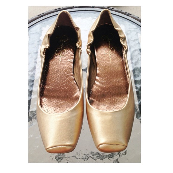 Shoes - Jessica Simpson gold metallic ballet style flat🔸