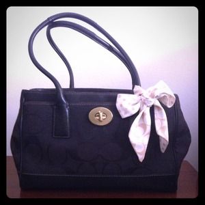 👏 Sale! Black coach tote signature print ribbon
