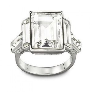 Should I sell?? $200 pp Gorgeous Swarovski Ring💎