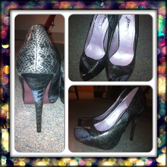 Stilletos size 9 slightly used in good condition