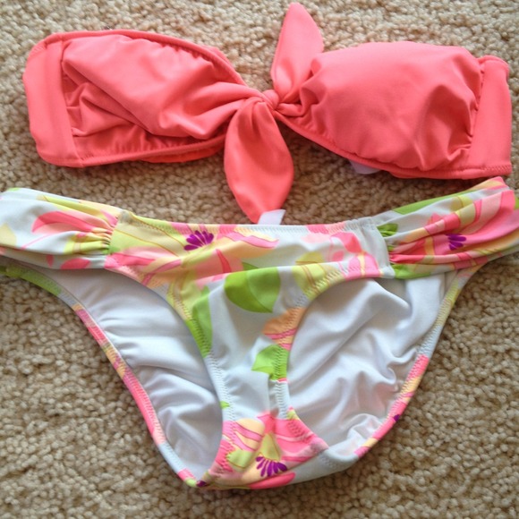 Victoria's Secret Bikini no trade selling 4 friend