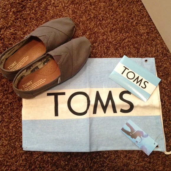 Grey canvas TOMS!!👌